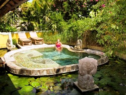 Pondok Sari Dive Resort - Bali. Deluxe villa bathroom.